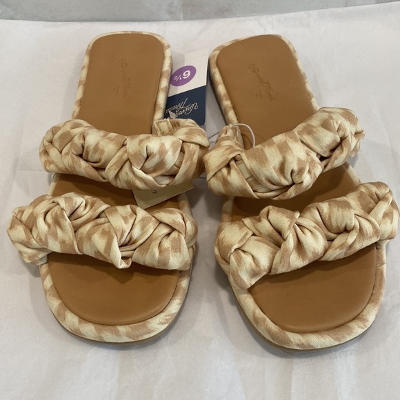 Women's Meg Knotted Slide Sandals - Universal Thread™ Almond Size 6.5 - Picture 4 of 7